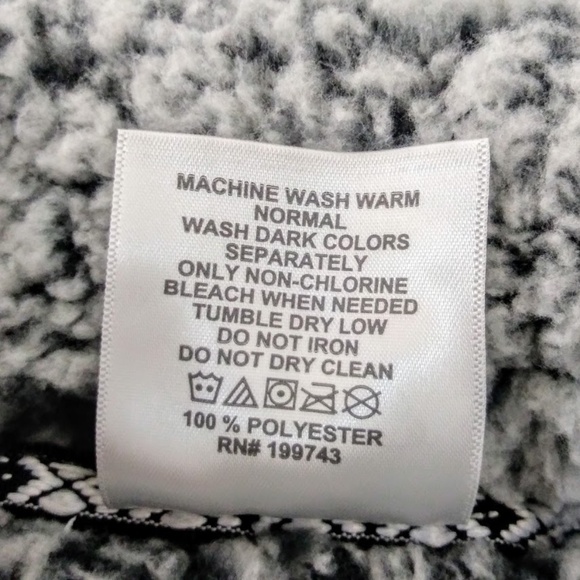 Sherpa Cozy Pockets Sweater Top Host Pick - Picture 5 of 10